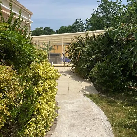 Lägenhet Chai Jean Camelia Piscine Et