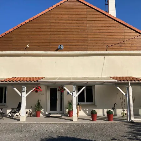 Chai Jean Camelia Piscine Et Saint-Jean-de-Boiseau